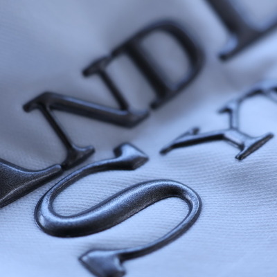 Niestandardowy projekt drukarki 3D etykiet TPU Miękki 3D wyciskany TPU Transfer ciepła wyciskany Flocked Custom Logo Chromowe płatki TPU