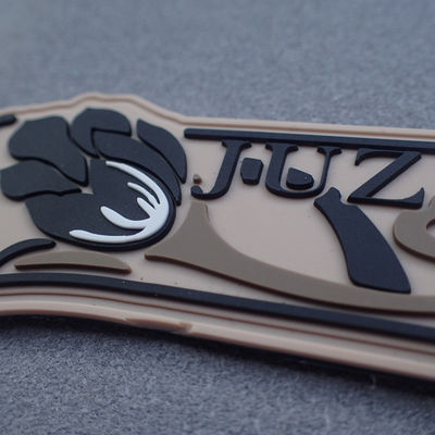 Gumowe naszywki z logo OEM o wysokiej wytrzymałości cięte ultradźwiękowo